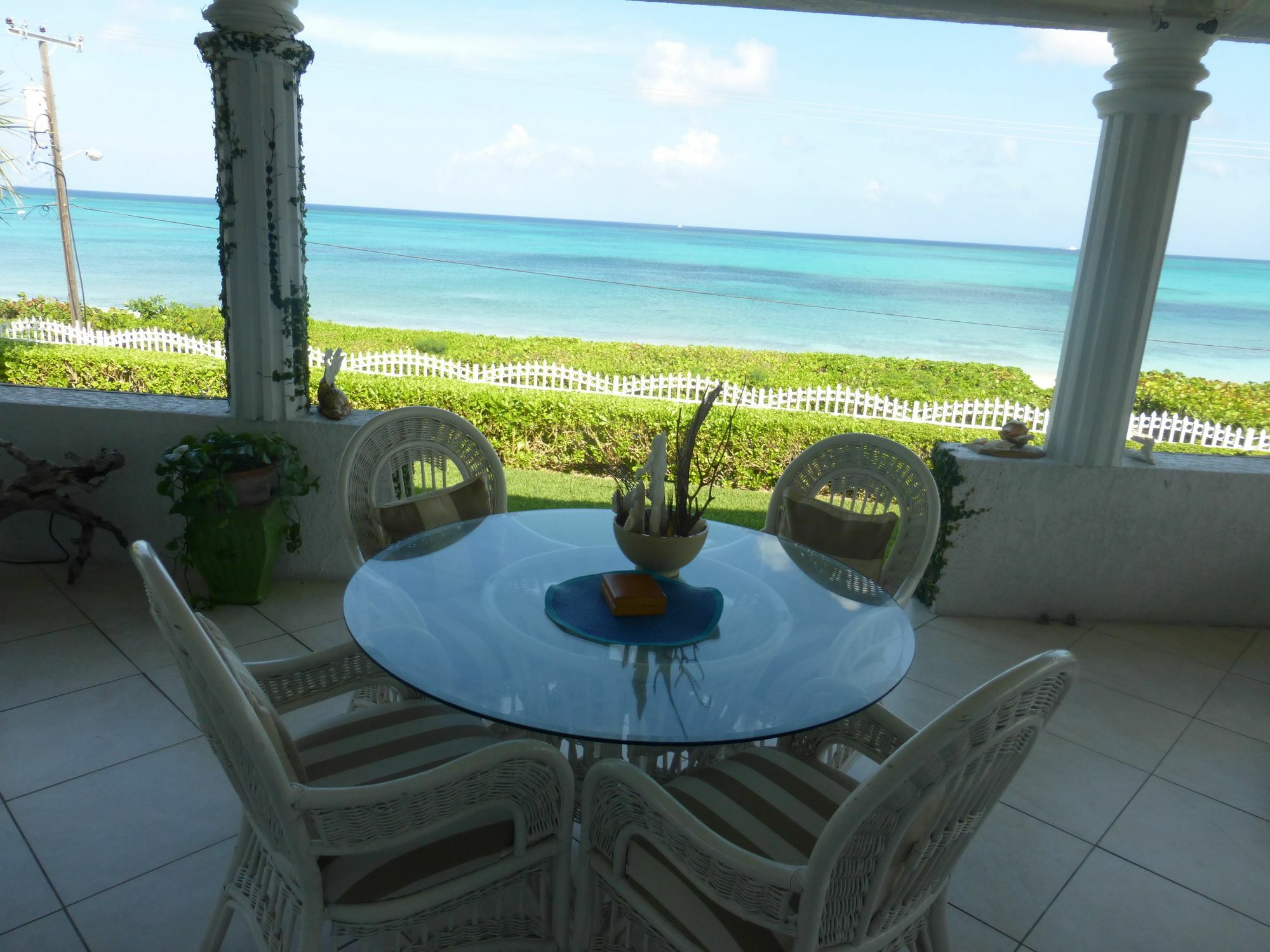 Four Bedroom Oceanfront Villa Nassau Bagian luar foto