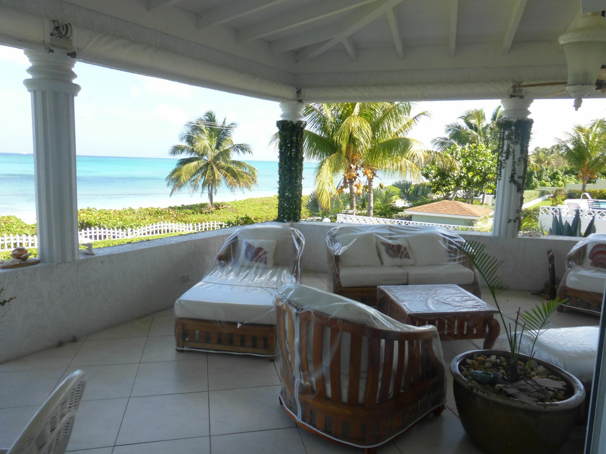 Four Bedroom Oceanfront Villa Nassau Bagian luar foto